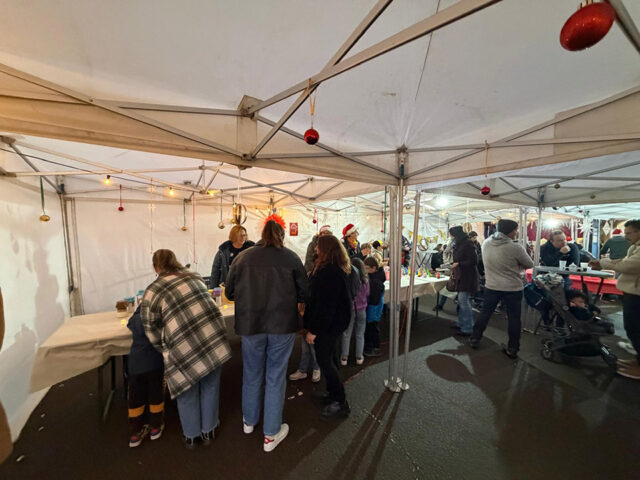 Marché de Noël de l'école maternelle lors de la Fête de Noël 2025 organisée par l'ALRM