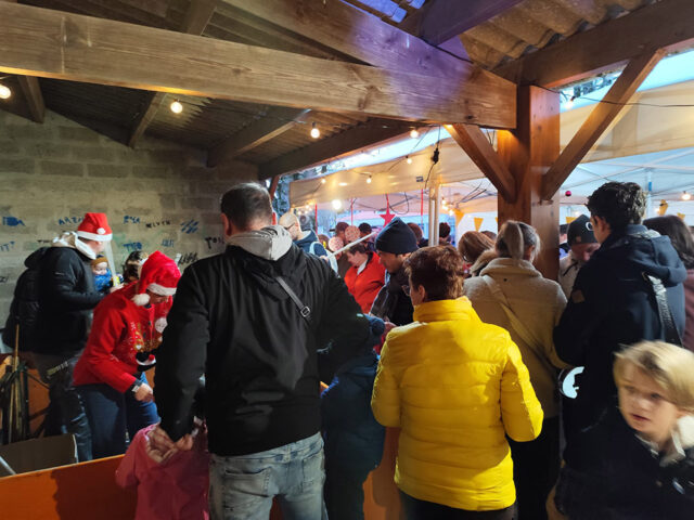 Stand de pêche à la ligne de la Fête de Noël 2025 organisée par l'ALRM