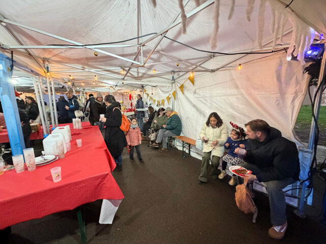 Vue des parents de la Fête de Noël 2025 organisée par l'ALRM