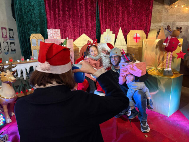 Stand photo de la Fête de Noël 2025 organisée par l'ALRM
